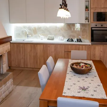 Velini Dvori Villa Lozovac