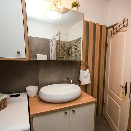 Velini Dvori Lozovac