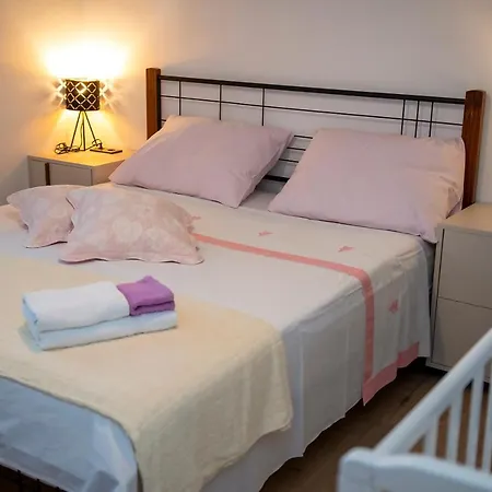 Velini Dvori Lozovac