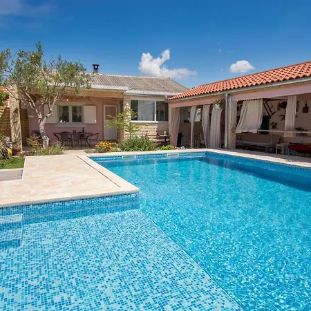 Velini Dvori Villa *