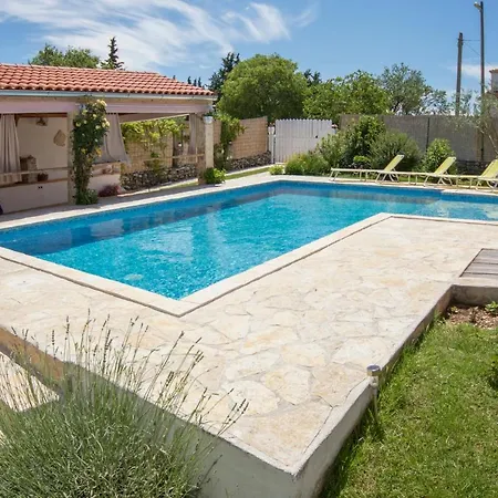 Velini Dvori Villa Lozovac